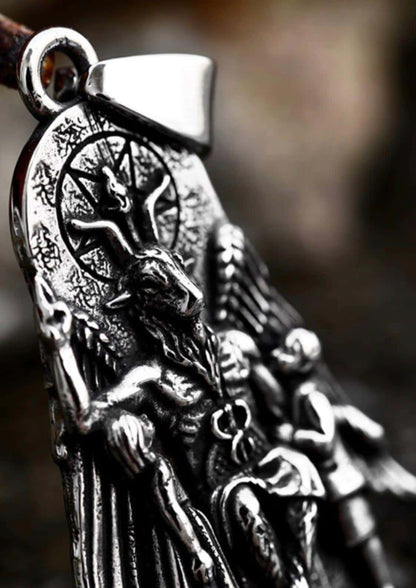 Silver-toned stainless steel baphomets throne halskette pendant with detailed winged horned figure, owl skull pendant design