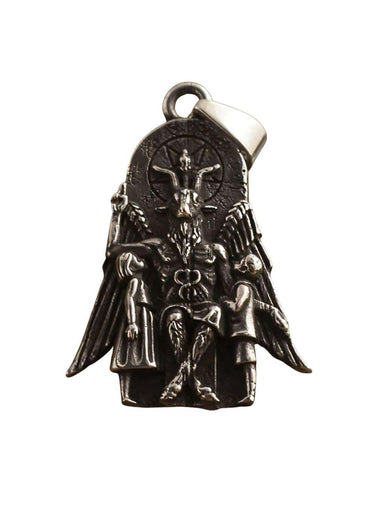 Silberfarbener edelstahl anhänger baphomets throne mit detaillierter baphomet darstellung und sitzenden figuren