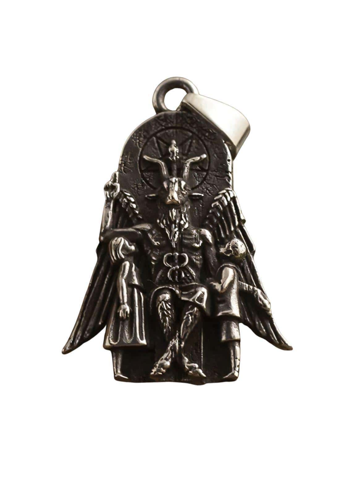 Silberfarbene metallhalskette baphomets throne mit detaillierter baphomet darstellung für gothic kleidung und horror style