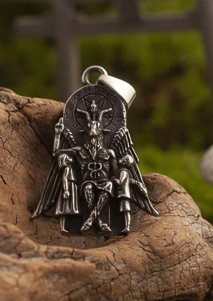 Silberfarbene baphomets throne halskette aus rostfreiem stahl mit detailliertem baphomet-motiv und schädel eulen anhänger