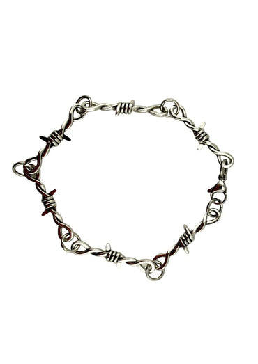Silberner barbed wire armband aus hochwertigem edelstahl mit gedrehten gliedern und spitzen stacheln