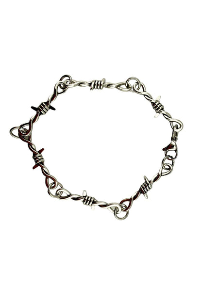 Silberner barbed wire armband aus hochwertigem edelstahl mit gedrehten gliedern und spitzen stacheln