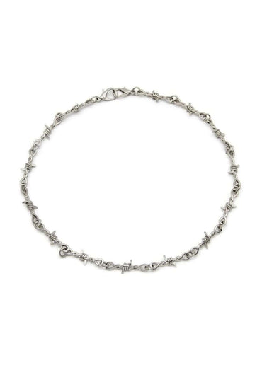 Silberfarbener barbed wire halskette mit gedrehtem metalldesign und sicheremverschluss im gothic horror stil