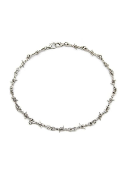 Silberner Stacheldraht-Kettchen in gotischem Metall-Design