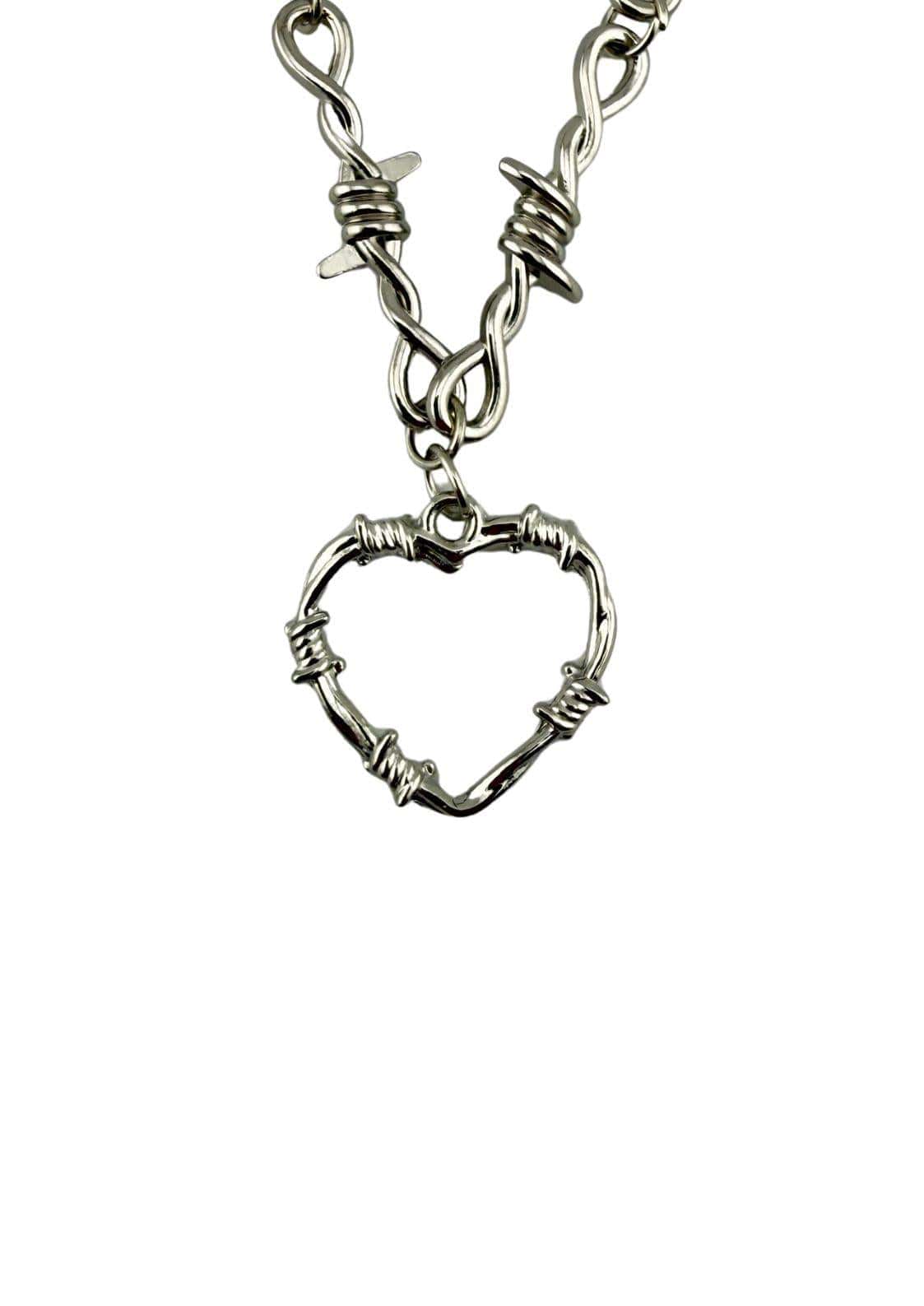Silberne barbed wire heart halskette mit gedrehten kettengliedern im gothic horror stil für gothic kleidung