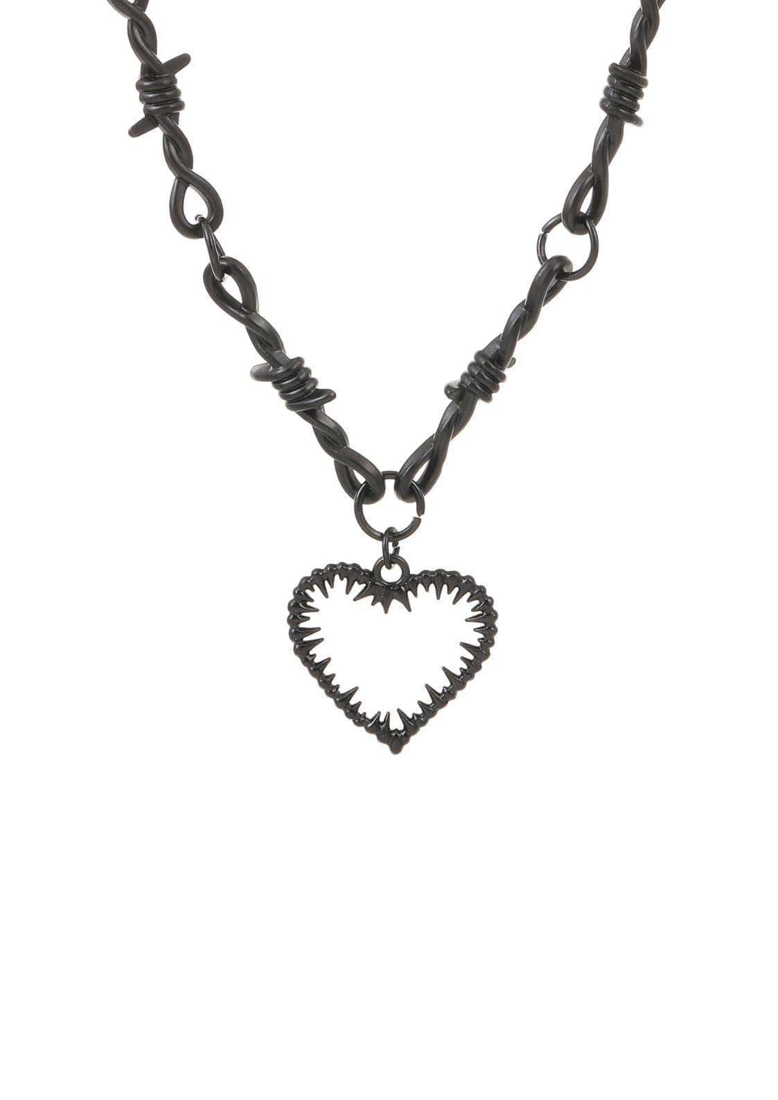 Schwarze barbed wire love halskette mit spitzen herzanhänger in dunkler ästhetik und offene mund halskette design