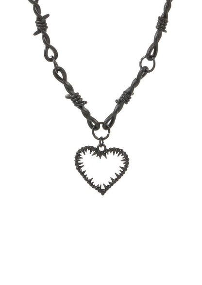 Schwarze barbed wire love halskette mit spitzen herzanhänger in dunkler ästhetik und offene mund halskette design