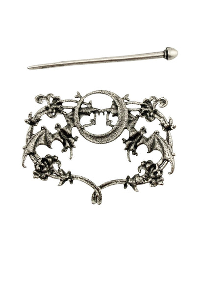Silberfarbene, aufwendige Haarnadel mit aufwendigen Fledermaus- und Blumenmustern und einem zentralen runden Motiv.