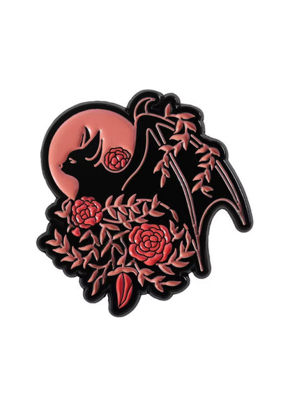 Schwarzer fledermausförmiger Emaille-Anstecker mit rotem Blumenmuster und pinkem Mond