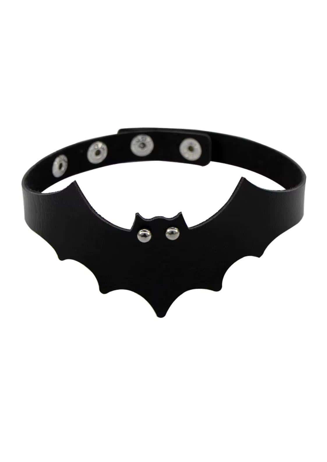 Schwarzer bat shape choker mit silbernen nieten und matter oberfläche aus kunstleder