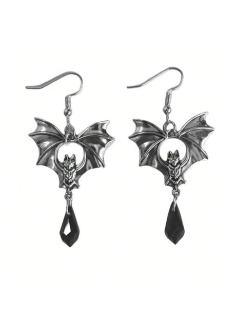 Fledermausförmige Ohrringe mit schwarzen Akzenten und silbernem Metall.