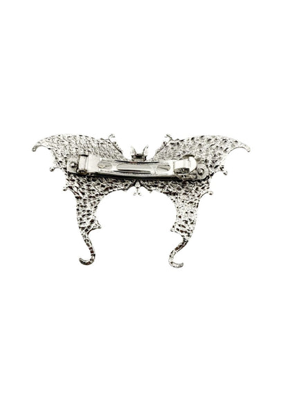 Silberne Schmetterlings-Haarspange mit aufwendiger Verarbeitung und einem klaren Edelstein in der Mitte.