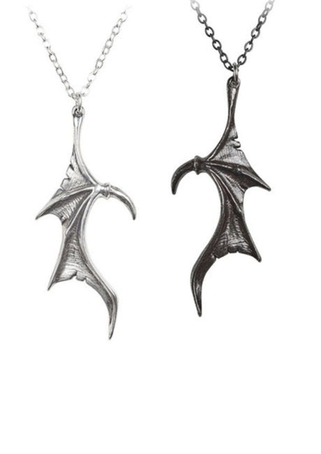 Silberne Fledermausflügel-Anhänger-Halskette mit schwarzen Akzenten und einer zarten Kette.
