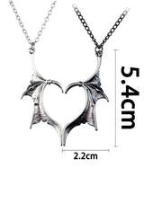 Silbernes herzförmiges Anhänger-Halskette mit Fledermausflügel-Design, Maße 2,2 cm x 5,4 cm