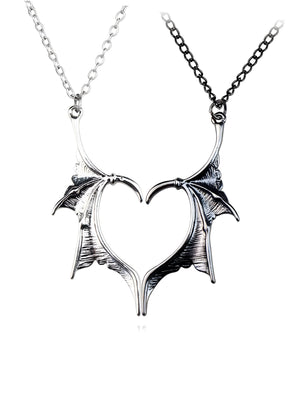Silbernes herzförmiges Fledermausflügel-Halskette mit aufwendiger Verarbeitung und einer zarten Kette.