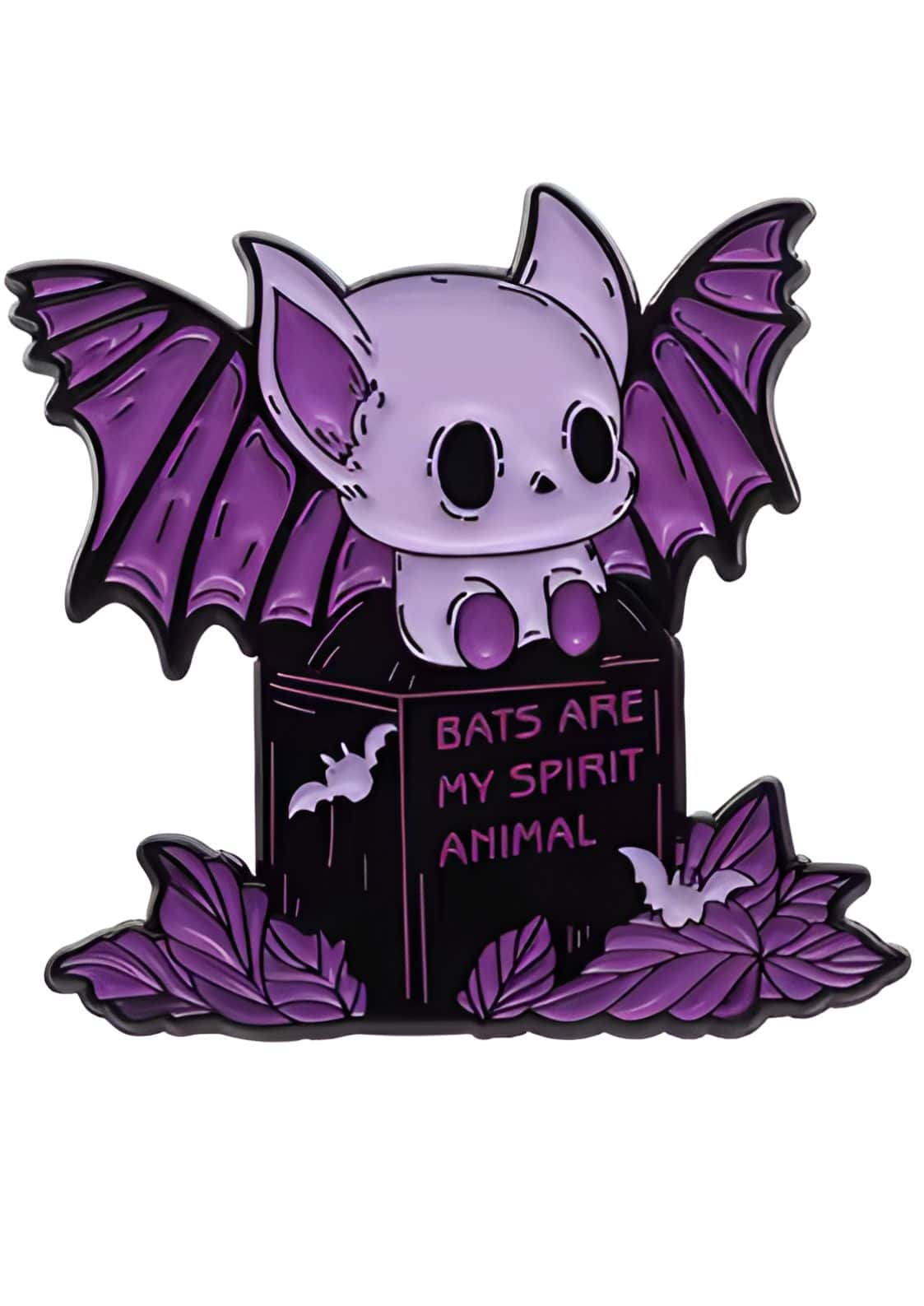 Lila Fledermaus-Emaille-Pin mit Flügeln und ’Fledermäuse sind mein Geisttier’-Text.
