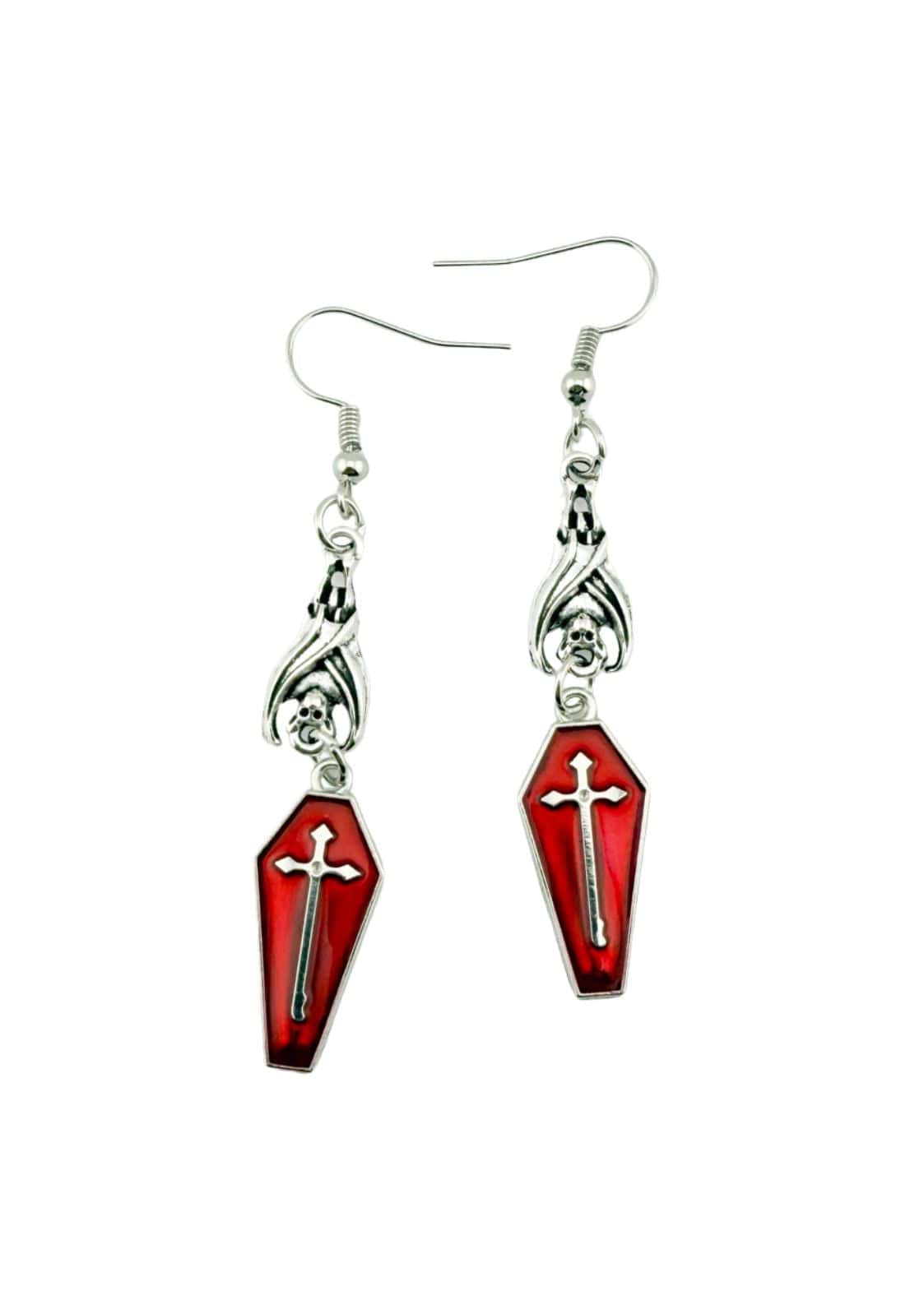 Rote Sargförmige Ohrringe mit silbernen Akzenten und Totenkopf-Designs.