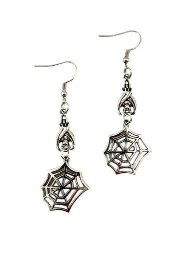 Silberne fledermaus spinnennetz ohrringe mit hängendem schädelanhänger und filigranem spinnennetz design