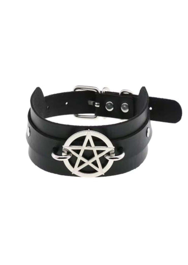 Schwarzer faux leder slave choker mit großem silbernem pentagramm anhänger als spike slave choker