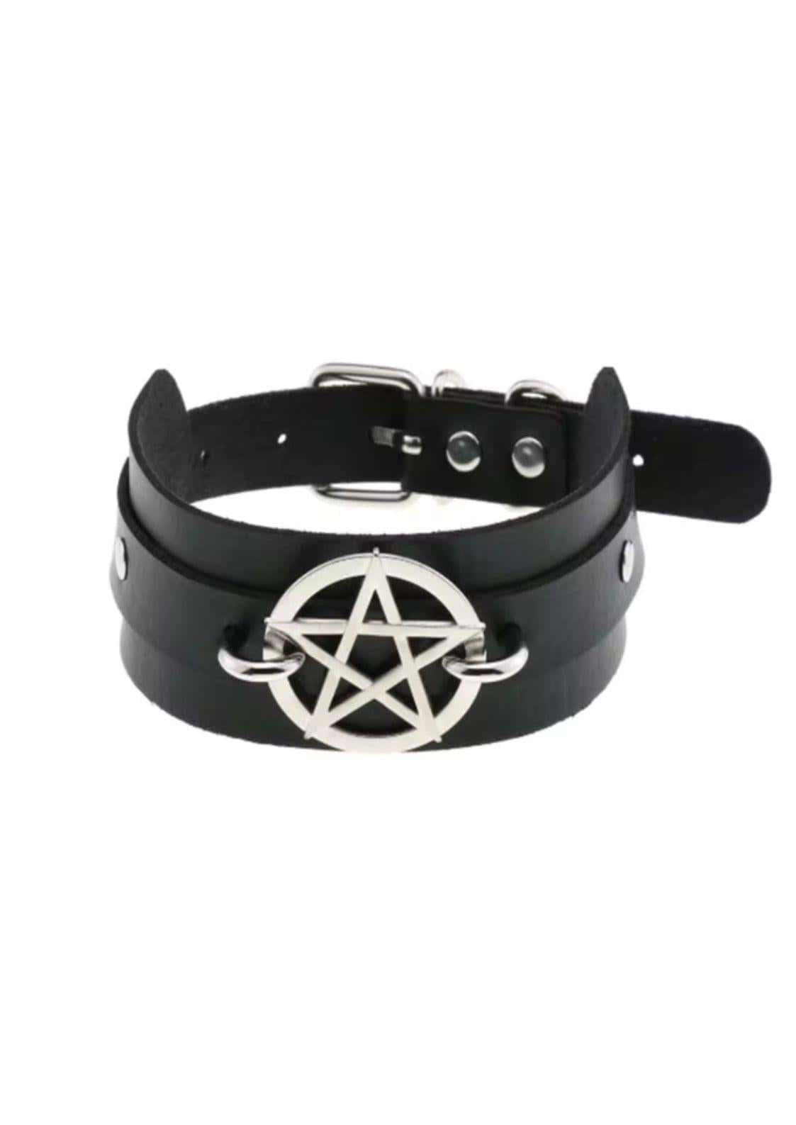 Schwarzer faux leder slave choker mit großem silbernem pentagramm anhänger als spike slave choker