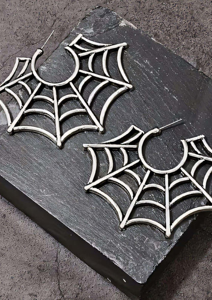 Silberne big spiderweb ohrringe mit filigranem, detailreichem spinnenwebdesign in großer kreisform
