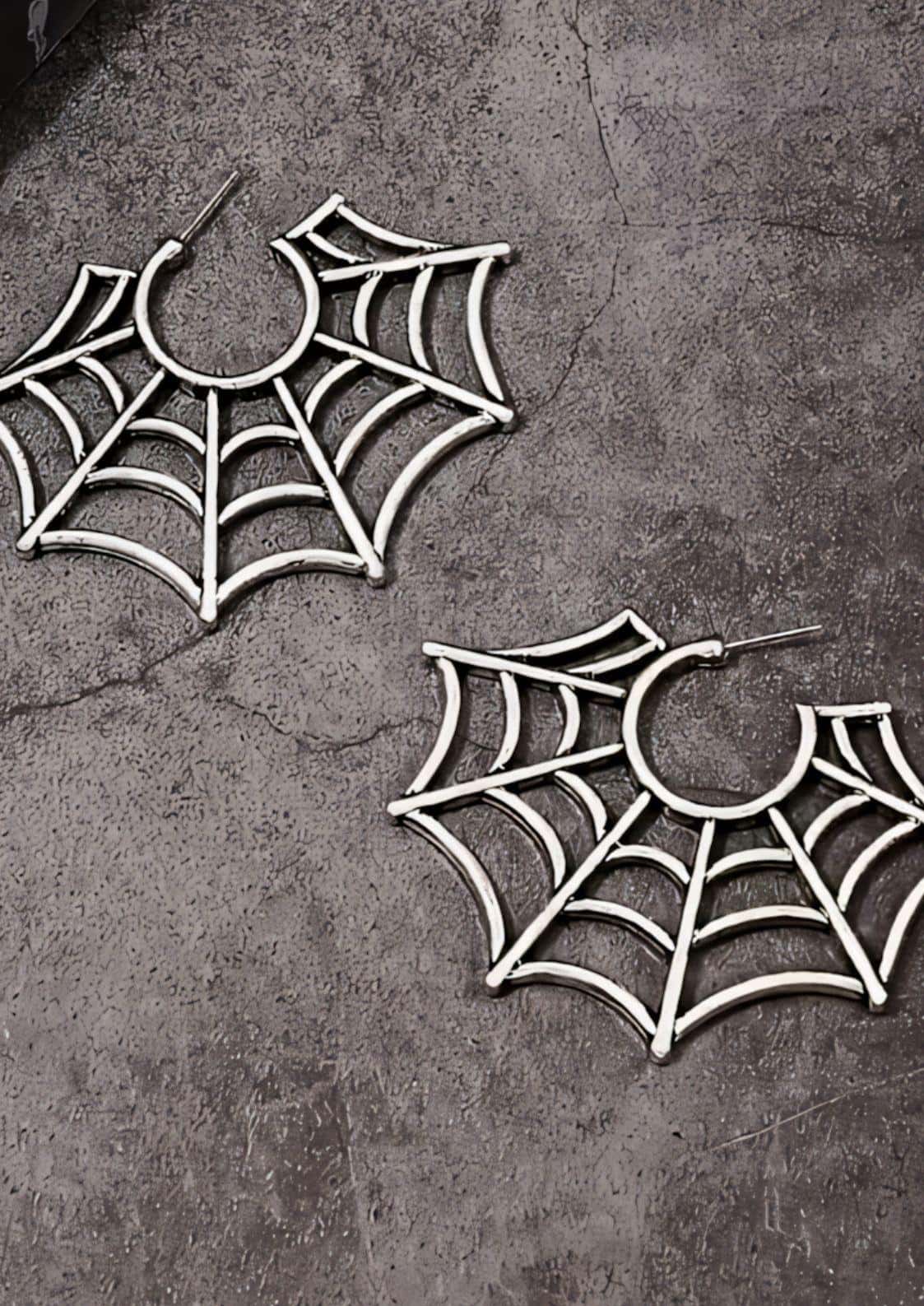 Silberne big spiderweb ohrringe mit filigranem, kunstvollem spinnenwebdesign aus hochwertigem metall