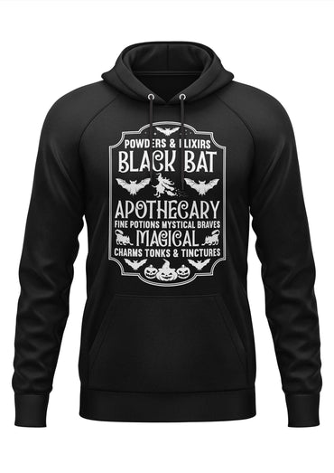 Schwarzer hoodie mit weißem gothic horror design und black bat apothecary text ideal für halloween