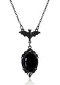 Schwarze Fledermaus-Cameo-Kette mit aufwendigem Filigran-Design und Kette.