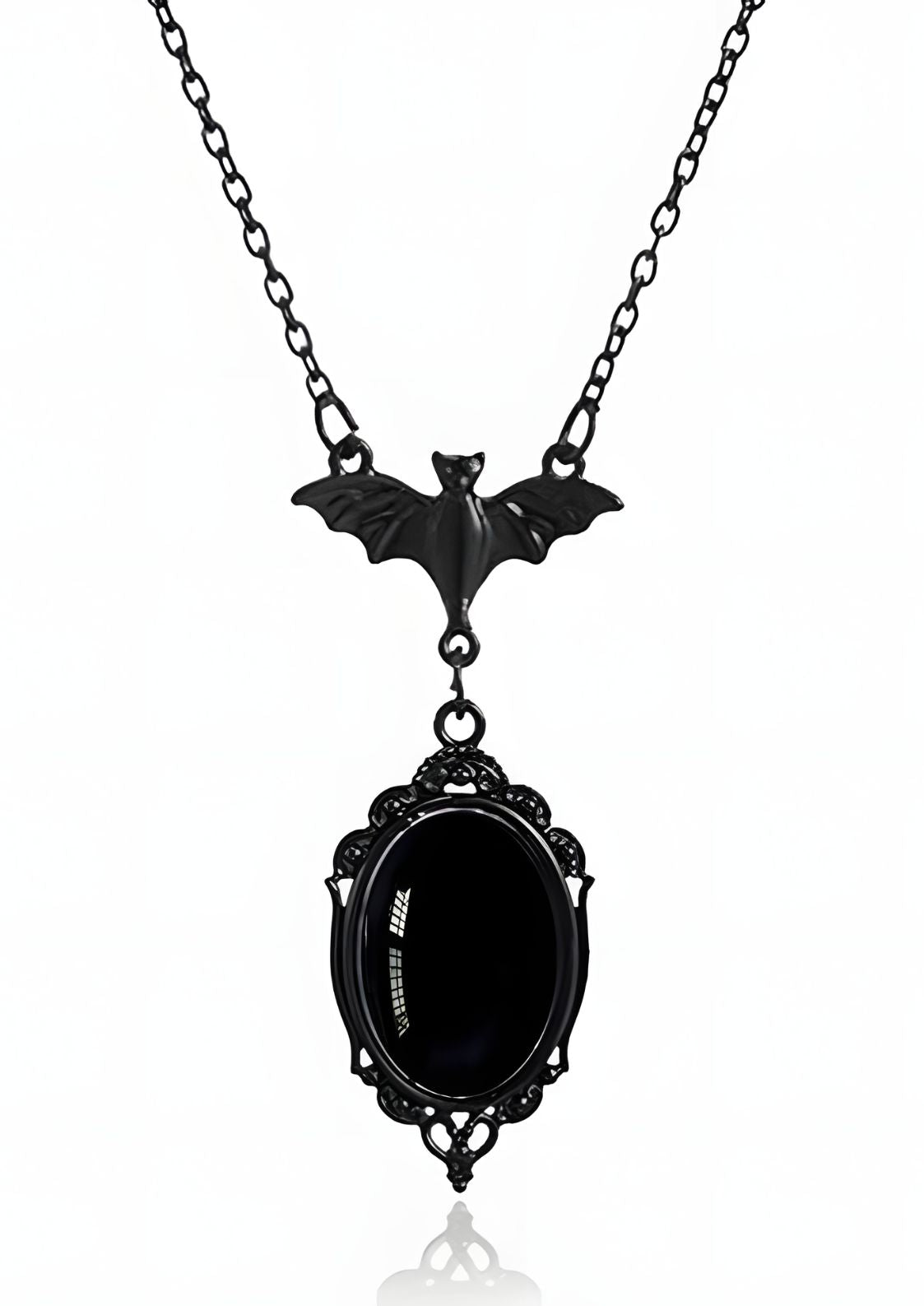 Schwarze Fledermaus und ovale Kamee-Halskette