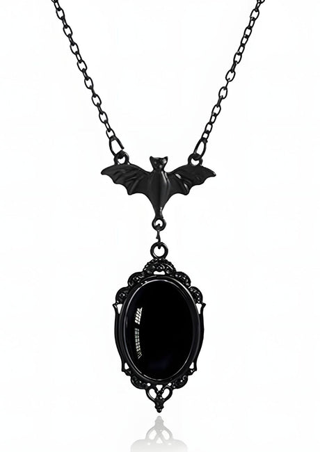 Schwarze Fledermaus und ovale Kamee-Halskette