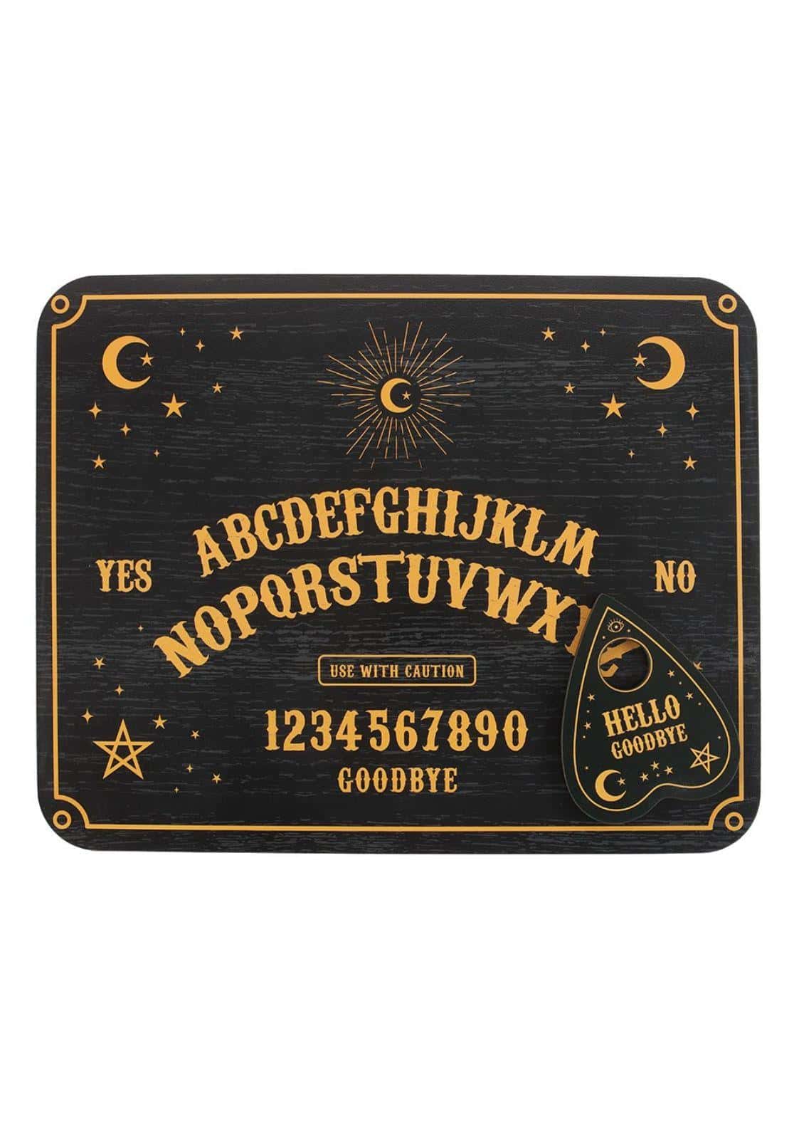 Schwarzes holz ouija board mit goldenen lettern und himmlischen motiven sowie passendem herzförmigem planchette für gothic horror fans