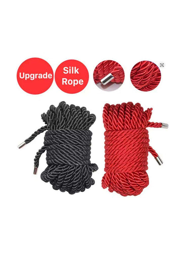 Bondage seil schwarz 5 meter aus seide mit roten akzenten und metallischen silberenden für bondage nutzen