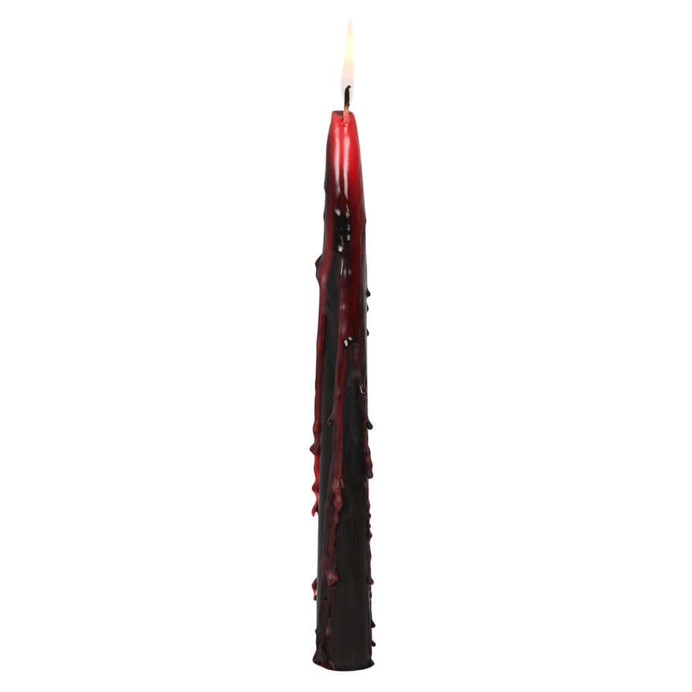 Ein set aus 8 vampire blood taper kerzen mit dunkelrotem und schwarzem wachs, das blutähnlich an den seiten heruntertropft
