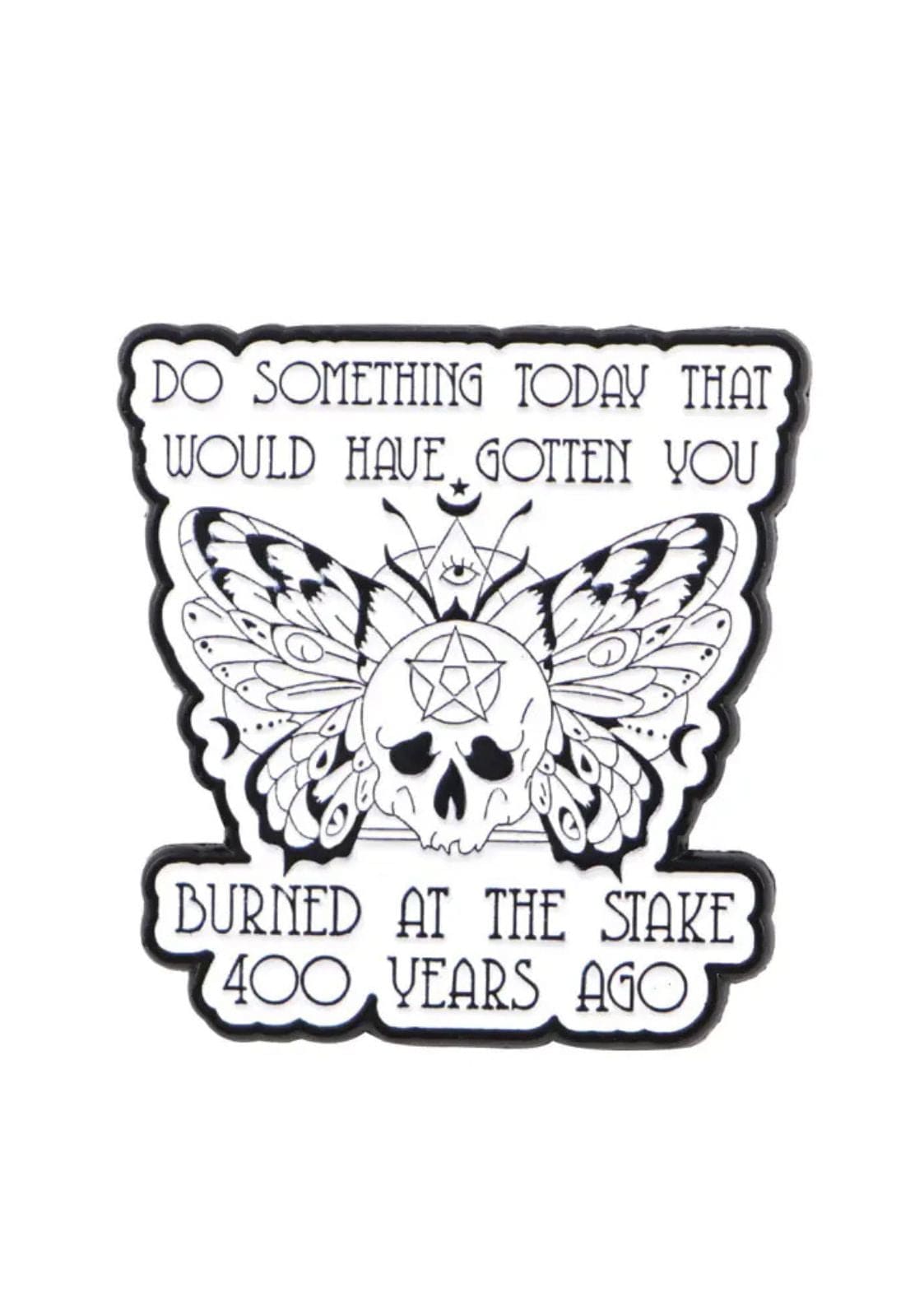 Schwarzer und weißer Totenkopf-Schmetterlingsaufkleber mit Pentagramm-Design