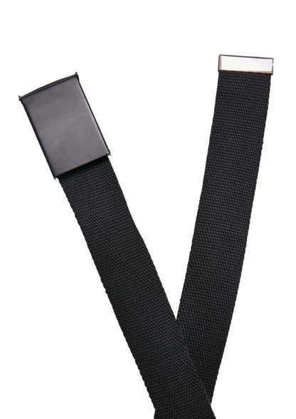 Schwarzer gewebter Canvas-Gürtel mit einer mattschwarzen rechteckigen Schnalle und silberfarbenem Metalltip.