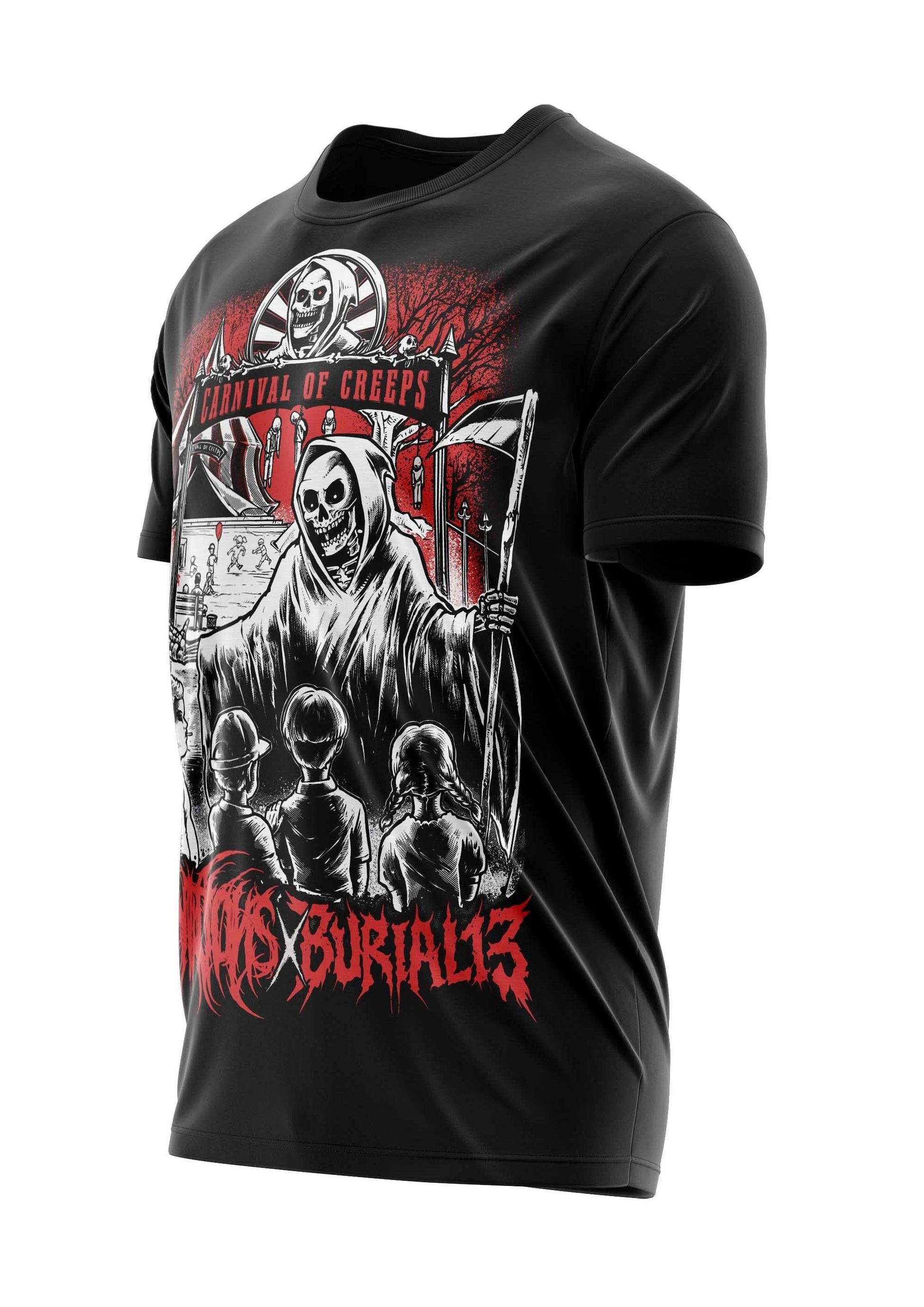 Schwarzes kurzärmliges T-Shirt mit einem detaillierten Grafikmotiv des Sensenmanns, der eine Axt hält, mit roten und weißen Akzenten, die ’carnival of creeps’ und ’burial13.’ darstellen.