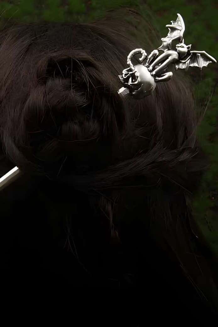 Silberner Gothic CAT WING HaarNadel mit Fledermaus-Schädel-Design