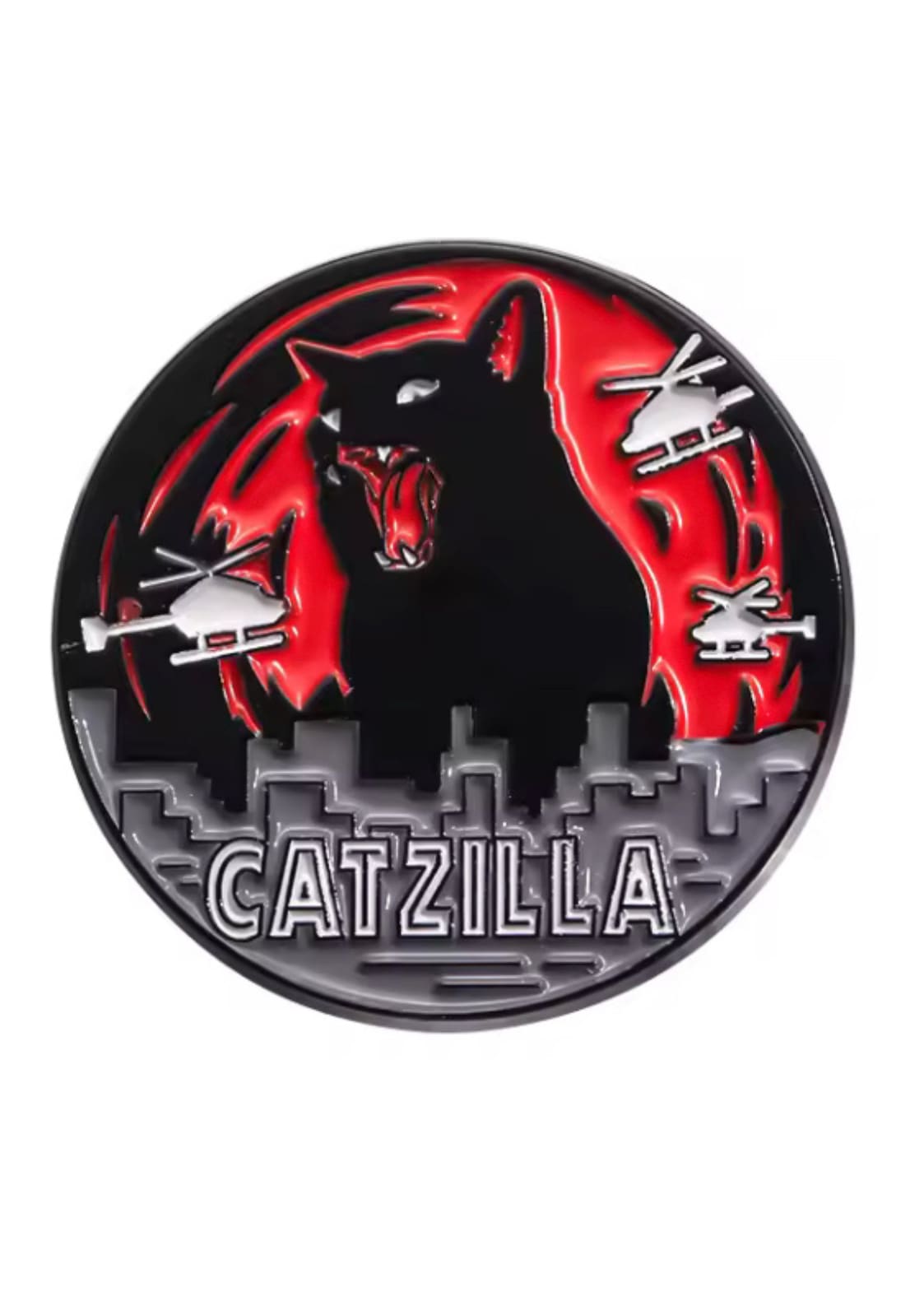 Catzilla-Pin: Schwarzer roter Email-Sticker mit brüllendem Katzenkaiju und Hubschraubern vor gotischer Skyline