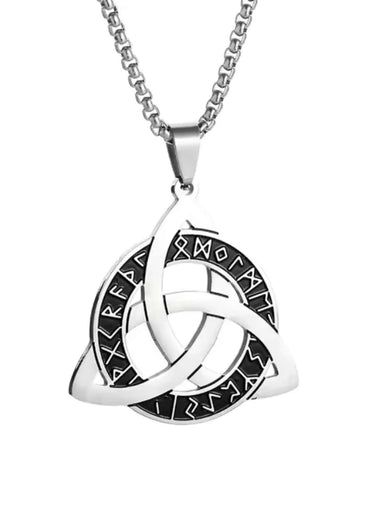 Silberne triquetra halskette mit schwarzen runen auf edelstahlkette im celtic rune stil für gothic und horror fans