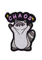 Waschbär-Patch mit Text „Chaos“ und Sternen, bestickt auf Stoff.