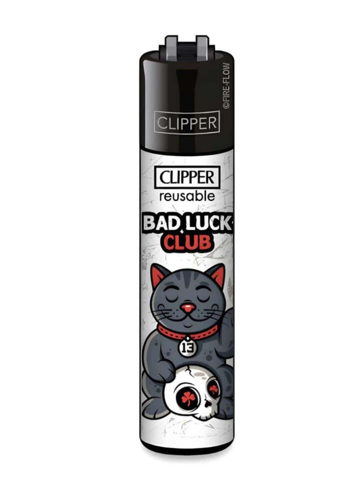 Schwarz weißes clipper feuerzeug im klassischen clipper format mit horror design und grauer katze für gothic fans