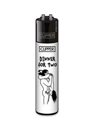 Schwarzes und silbernes nachfüllbares clipper feuerzeug dinner mit minimalistischem umarmungsdesign und text dinner for two