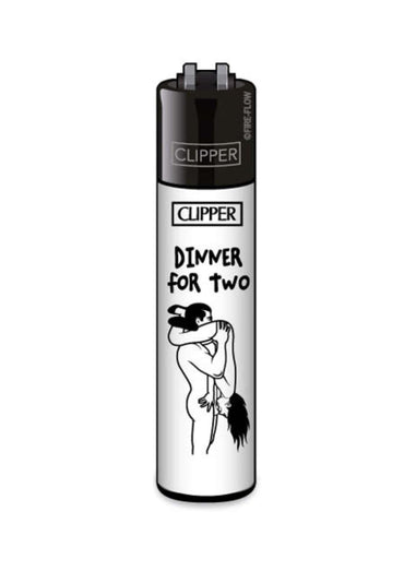 Schwarzes und silbernes nachfüllbares clipper feuerzeug dinner mit minimalistischem umarmungsdesign und text dinner for two