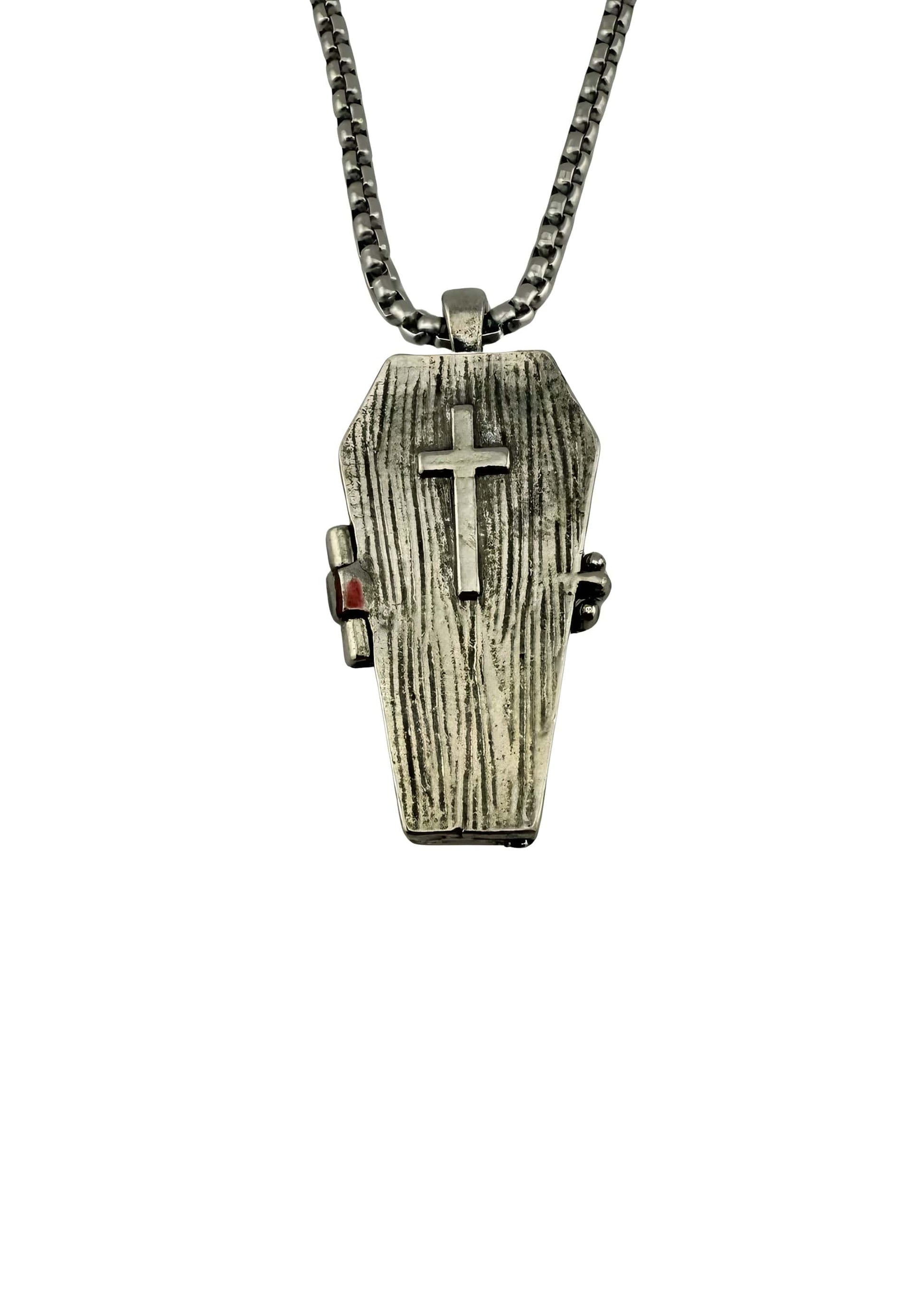 Silberne geschlossene sarg halskette mit kreuzdesign und roten akzenten im gotischen horror stil