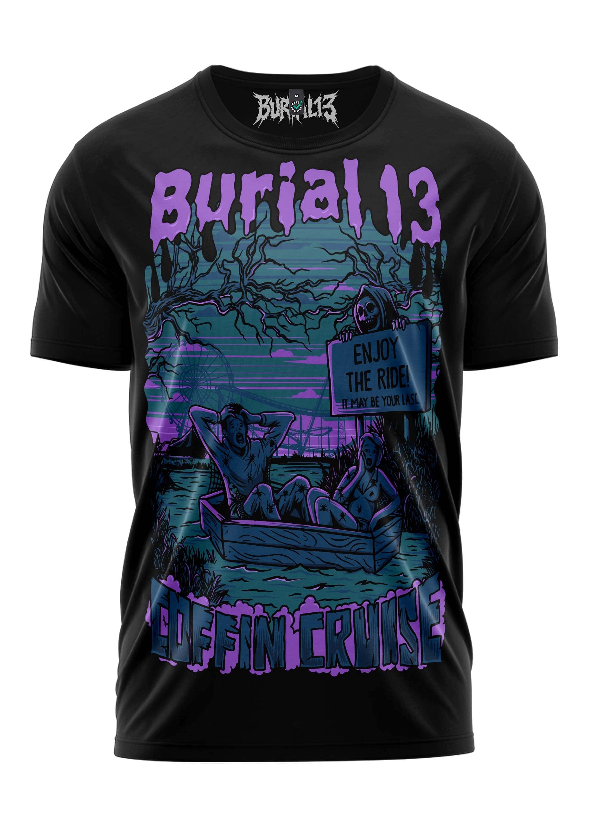 Schwarzes kurzärmliges T-Shirt mit einem Grafikdruck in Violett- und Türkisfarben, das Personen in einem Sarg auf dem Wasser darstellt, mit der Aufschrift „burial 13“ oben und „coffin cruise“ unten.