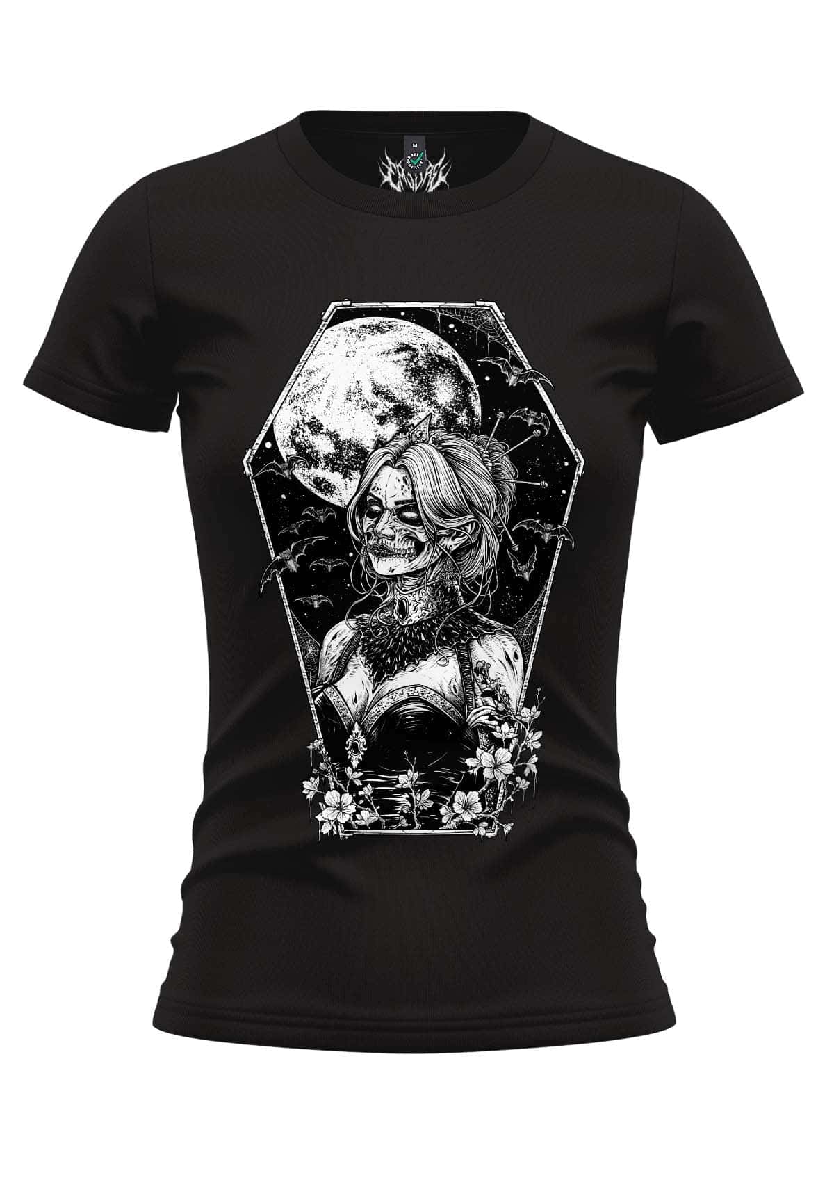 Enges T-Shirt für schwarze Frauen mit einem detaillierten weißen Grafikmotiv einer skelettierten Frau in einem Sarg mit Fledermäusen und Blumen, vor einem Hintergrund eines Vollmonds.