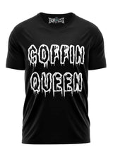 Schwarzes kurzärmliges T-Shirt mit weißem Text „Coffin Queen“ in einer tropfenden, gotischen Schriftart.