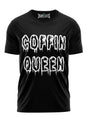 Schwarzes kurzärmliges T-Shirt mit weißem Text „Coffin Queen“ in einer tropfenden, gotischen Schriftart.