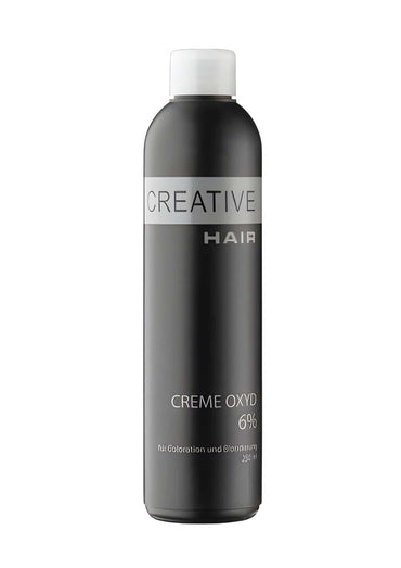 Ein eleganter schwarzer flasche creative hair creme entwickler h2o2 creme oxyd 6 % mit weißem verschluss und silbernem etikett