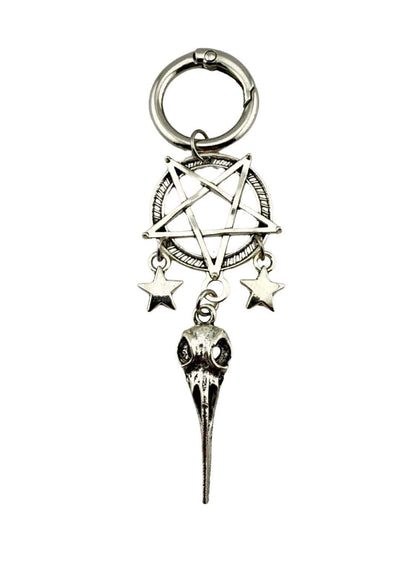 Silberne crow pentagram schlüsselkette mit pentagramm, zwei sternanhängern und detailreichem vogelkopf-charm, gothic accessoire